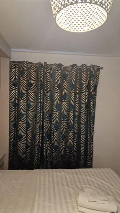 Well Furnished 3 Bedroom House In A Cosy Estate In Bolton Ngoại thất bức ảnh