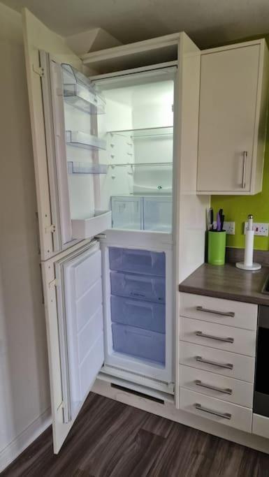 Well Furnished 3 Bedroom House In A Cosy Estate In Bolton Ngoại thất bức ảnh