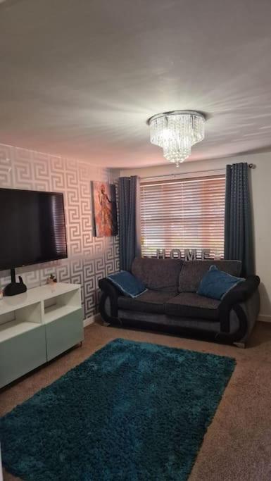 Well Furnished 3 Bedroom House In A Cosy Estate In Bolton Ngoại thất bức ảnh