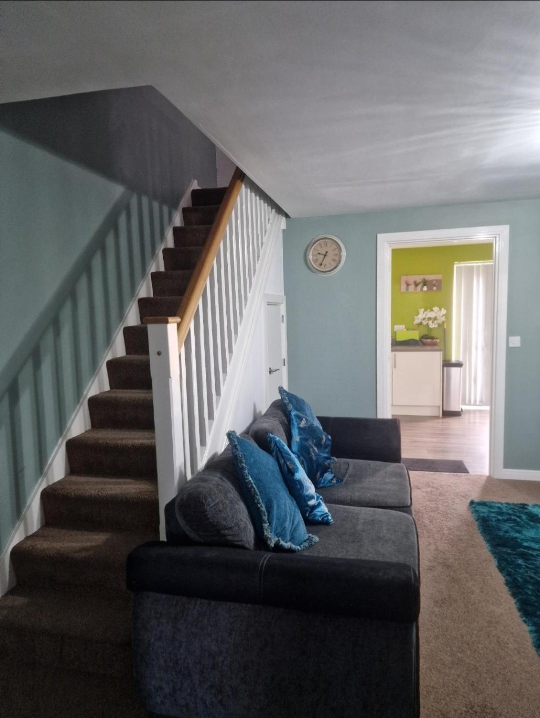 Well Furnished 3 Bedroom House In A Cosy Estate In Bolton Phòng bức ảnh
