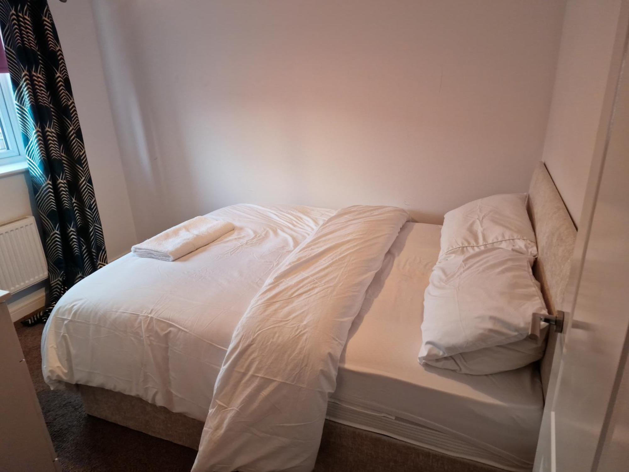 Well Furnished 3 Bedroom House In A Cosy Estate In Bolton Phòng bức ảnh